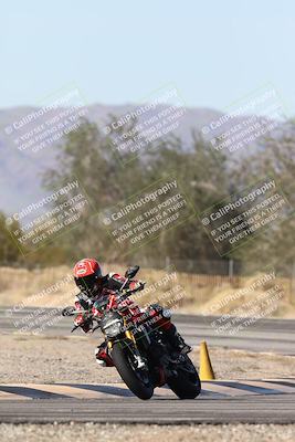 media/Dec-01-2025-Moto Forza (Mon) [[2daa91e15f]]/3-Beginner Group/Session 3 (Turn 3)/